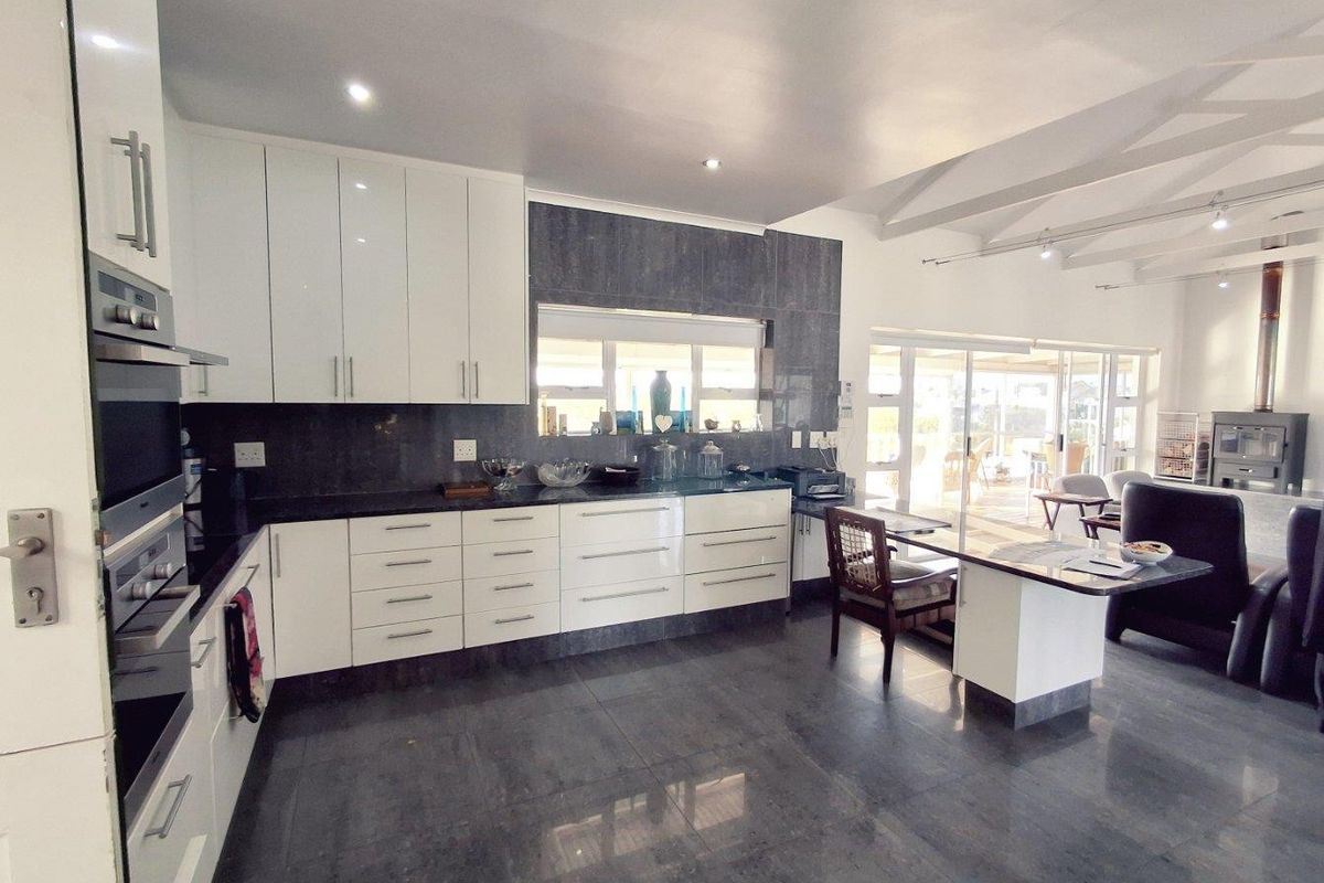 House For Sale in Stilbaai Wes, Stilbaai - Photo 3