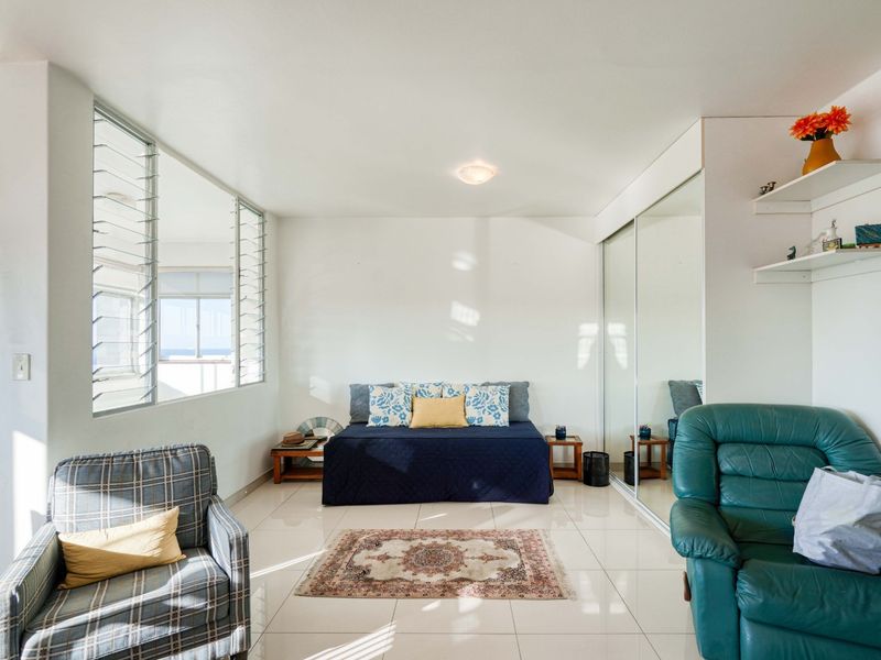 Spacious 123m2 Unit with Ocean Views in North Beach - Photo 3