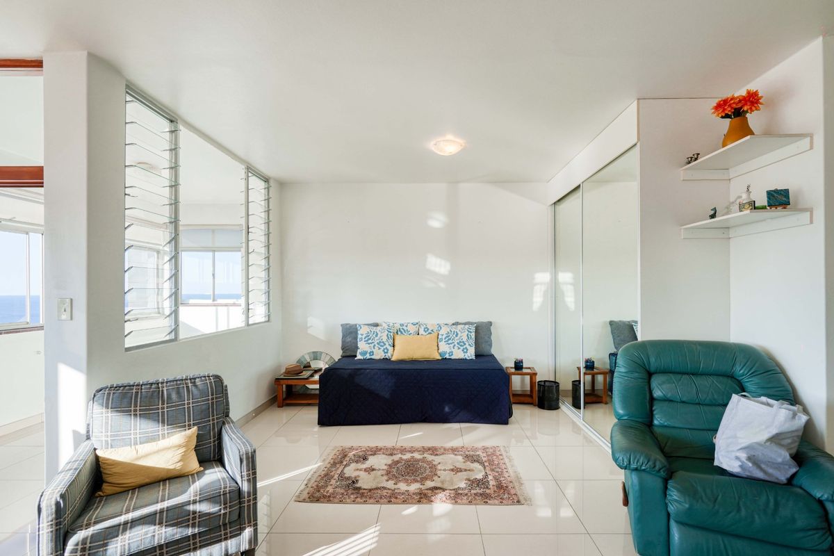 Spacious 123m2 Unit with Ocean Views in North Beach - Photo 3