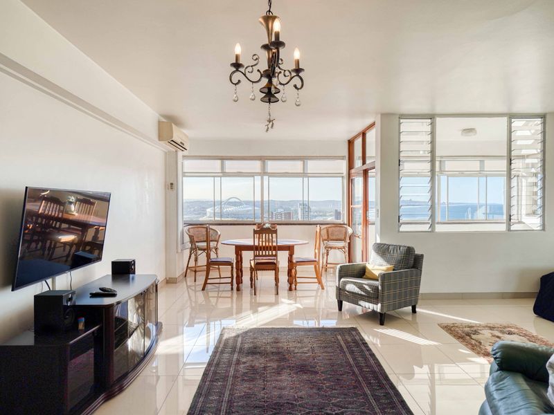 Spacious 123m2 Unit with Ocean Views in North Beach - Photo 2