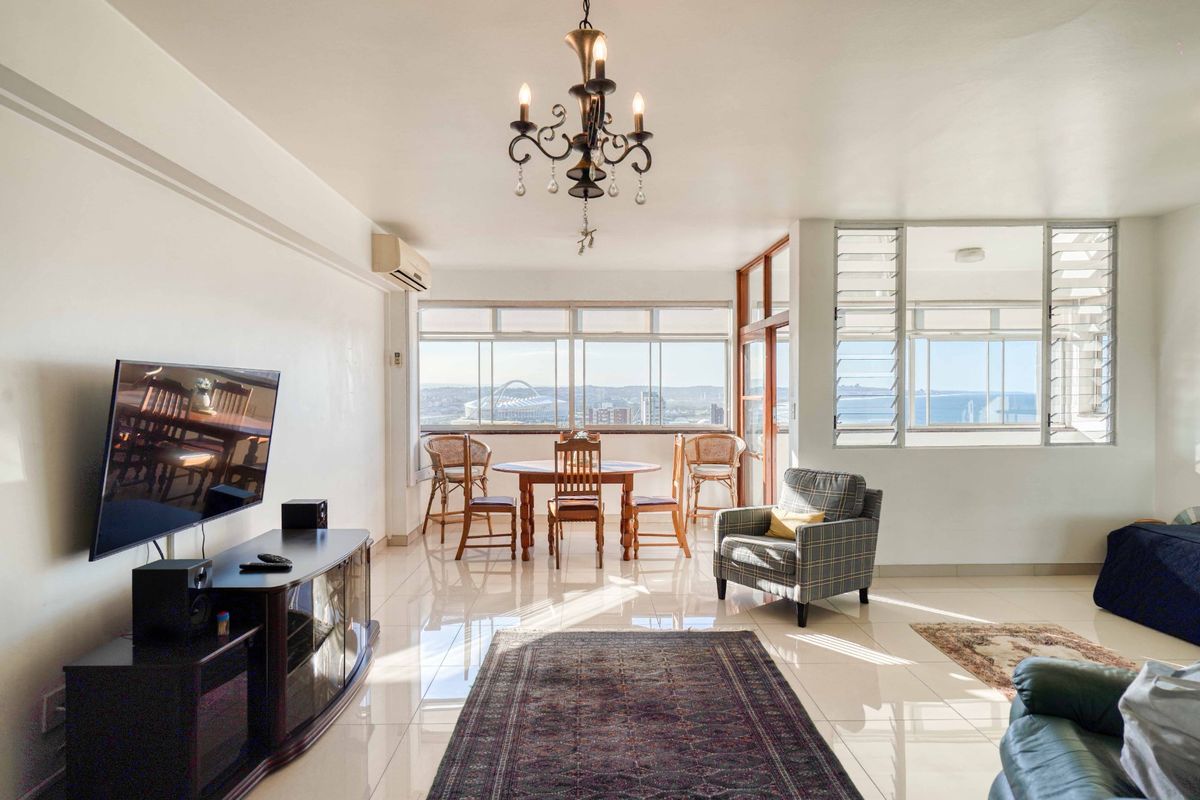 Spacious 123m2 Unit with Ocean Views in North Beach - Photo 2