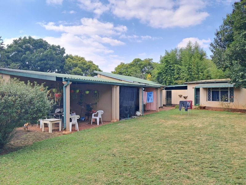 5 Bedroom House For Sale in Valhalla, Centurion - Photo 3
