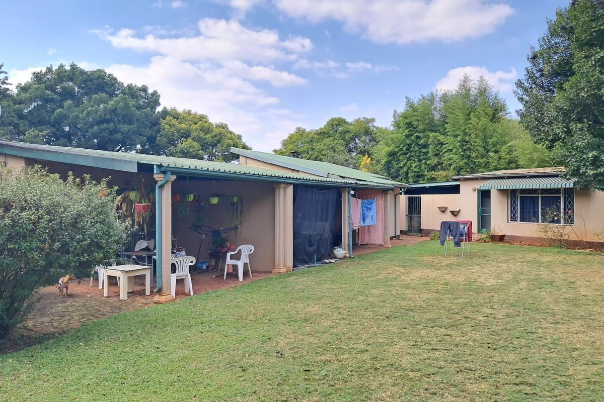 5 Bedroom House For Sale in Valhalla, Centurion - Photo 3