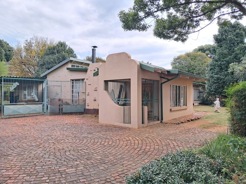 5 Bedroom House For Sale in Valhalla, Centurion - Photo 2