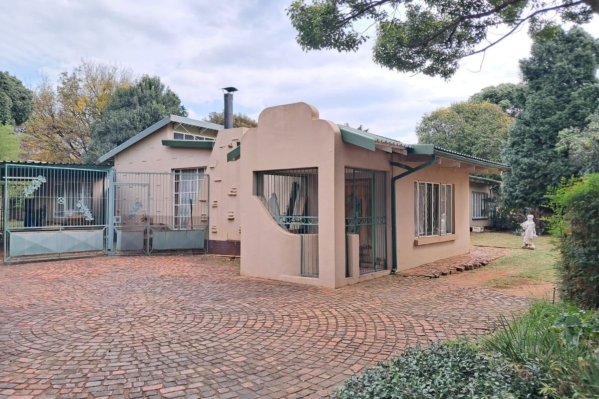 5 Bedroom House For Sale in Valhalla, Centurion - Photo 2
