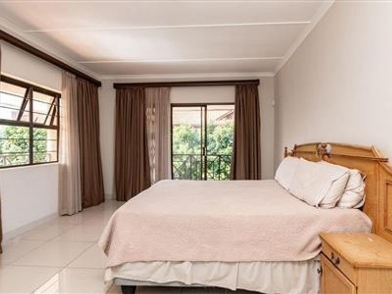 TIMELESS COASTAL ELEGANCE WITH PANORAMIC OCEAN VIEWS - Photo 10