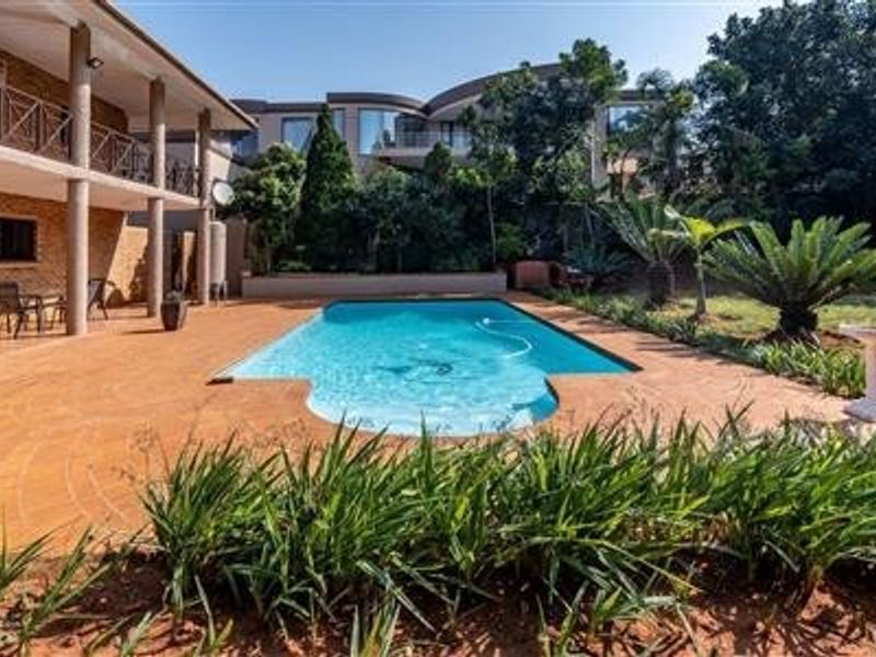 TIMELESS COASTAL ELEGANCE WITH PANORAMIC OCEAN VIEWS - Photo 2