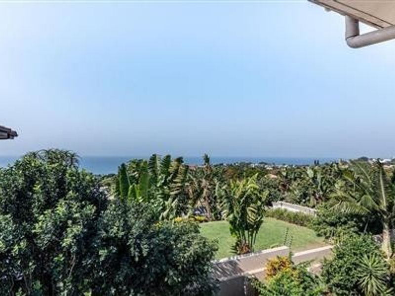 TIMELESS COASTAL ELEGANCE WITH PANORAMIC OCEAN VIEWS - Photo 4