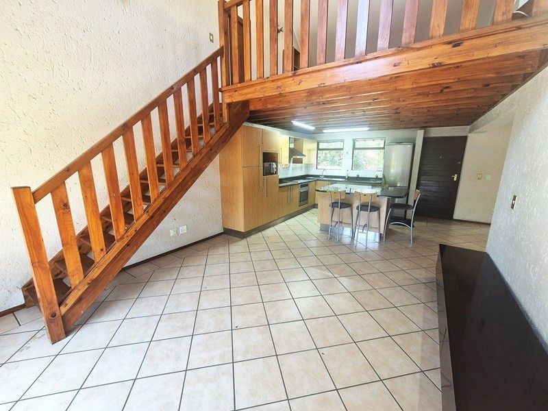 Apartment To Rent in Magaliessig, Sandton - Photo 1