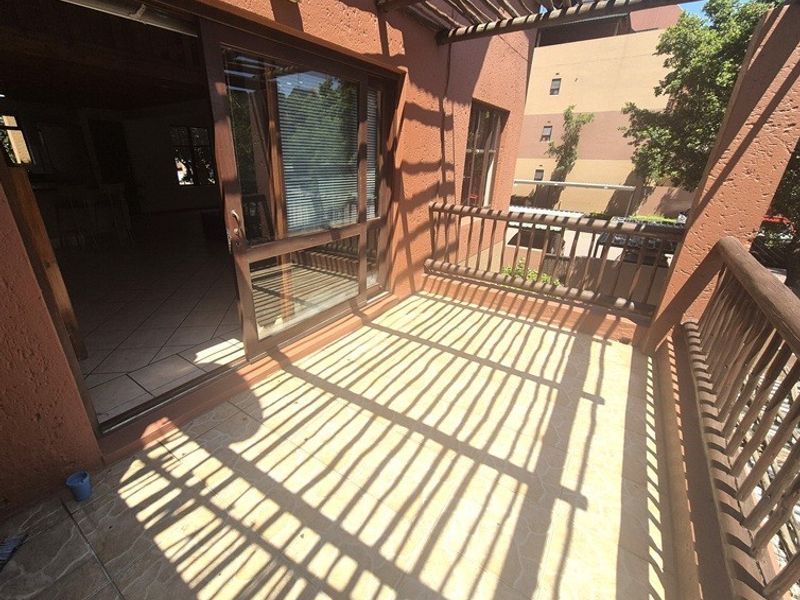 Apartment To Rent in Magaliessig, Sandton - Photo 10