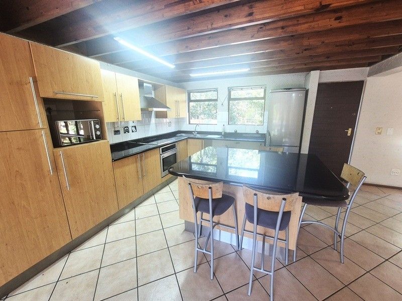 Apartment To Rent in Magaliessig, Sandton - Photo 3