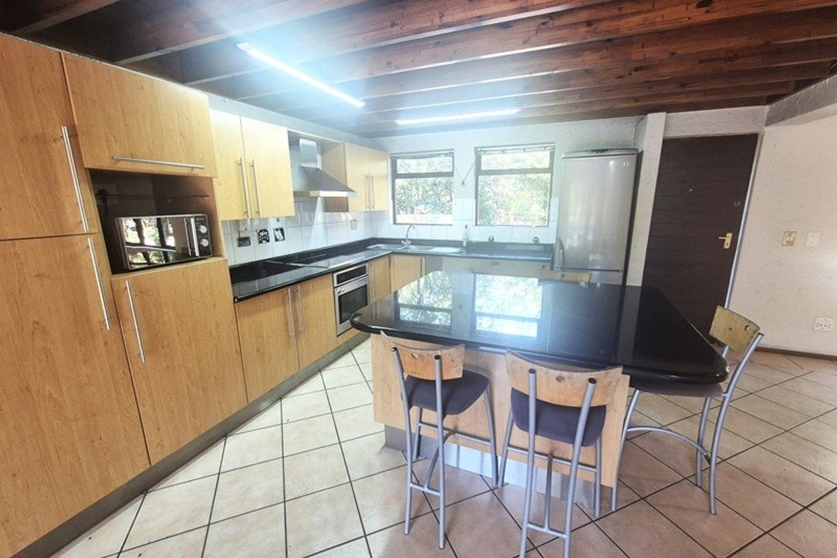 Apartment To Rent in Magaliessig, Sandton - Photo 3
