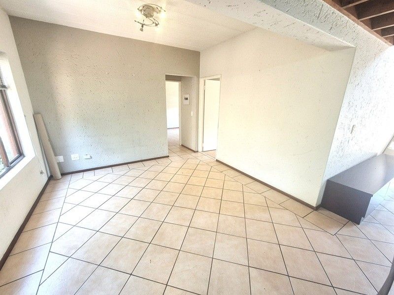 Apartment To Rent in Magaliessig, Sandton - Photo 8