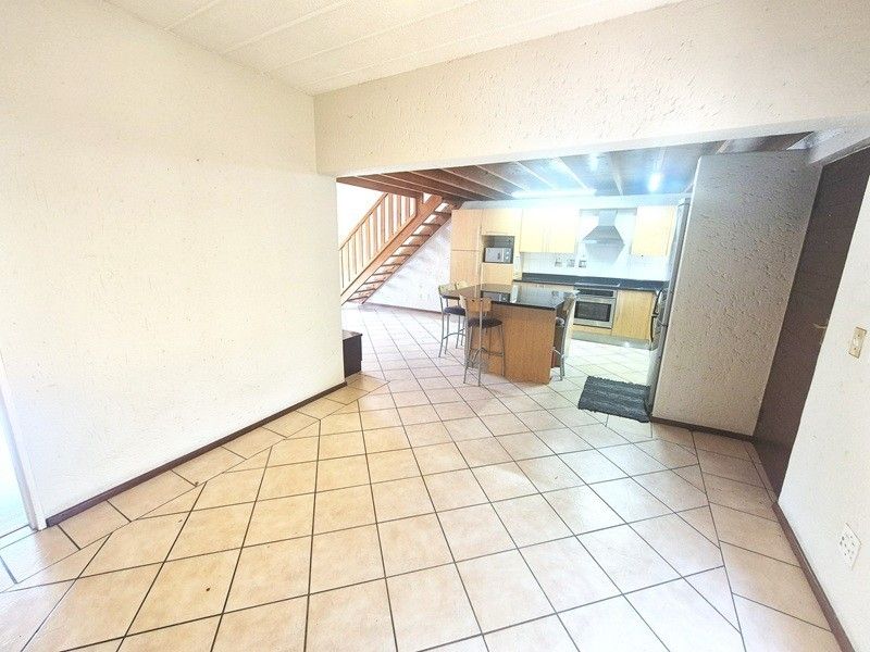 Apartment To Rent in Magaliessig, Sandton - Photo 7