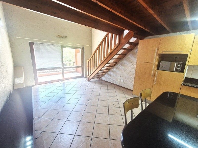 Apartment To Rent in Magaliessig, Sandton - Photo 6