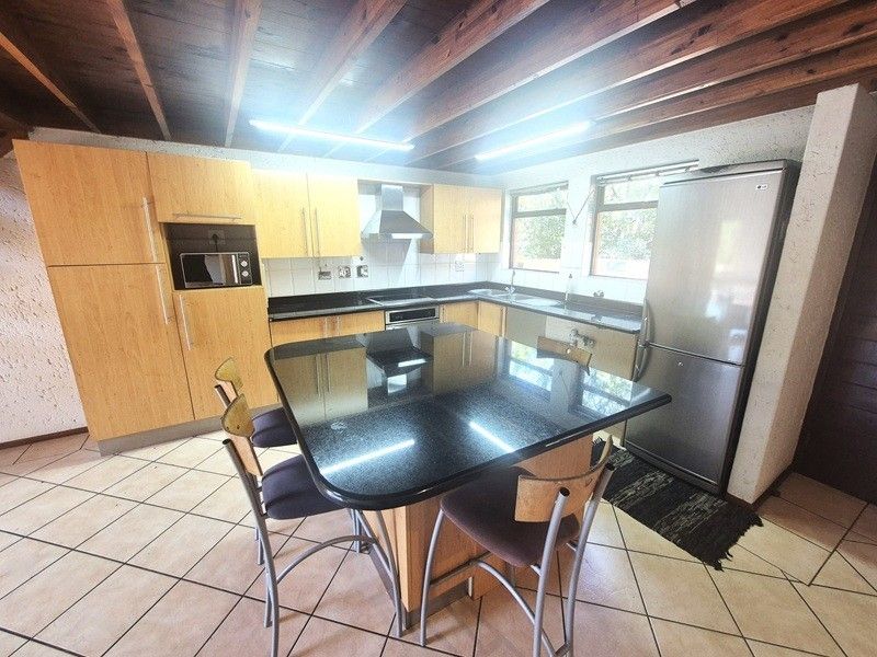 Apartment To Rent in Magaliessig, Sandton - Photo 4