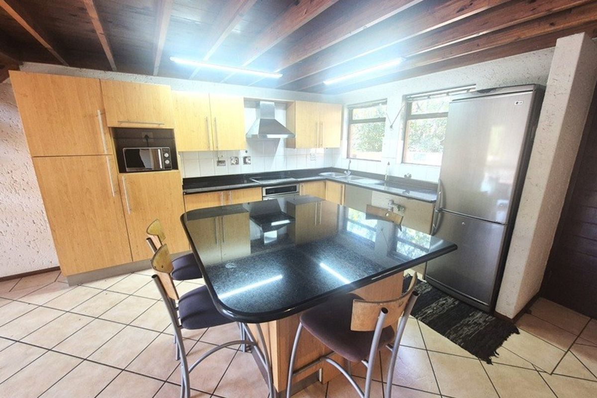 Apartment To Rent in Magaliessig, Sandton - Photo 4