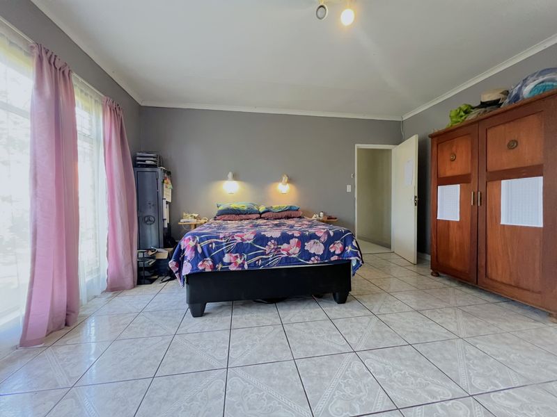 Spacious Family Home on a large Stand in Popular Ext 11 - Photo 10