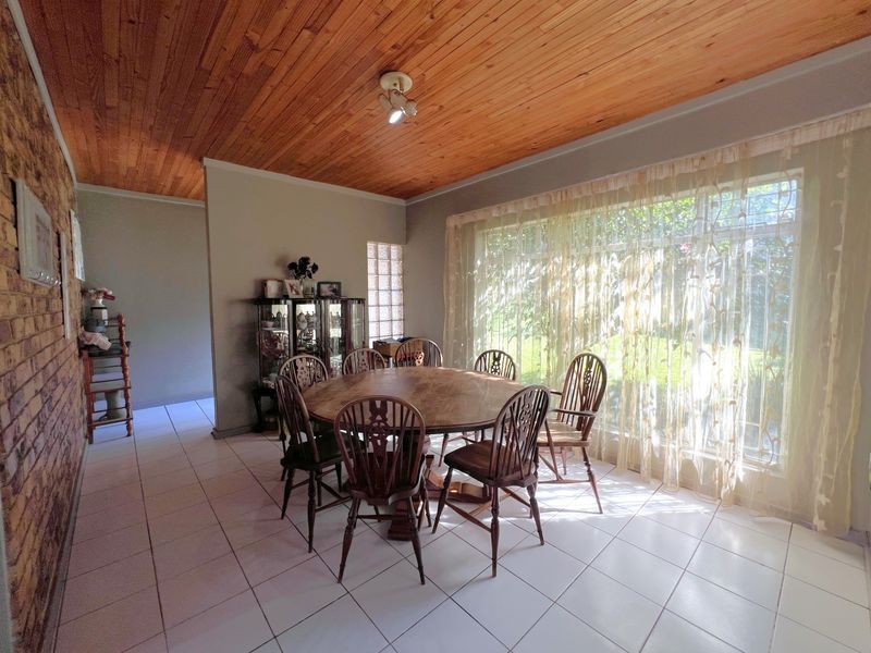 Spacious Family Home on a large Stand in Popular Ext 11 - Photo 8