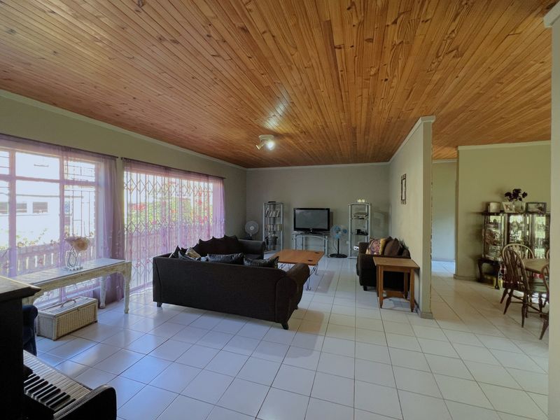 Spacious Family Home on a large Stand in Popular Ext 11 - Photo 7