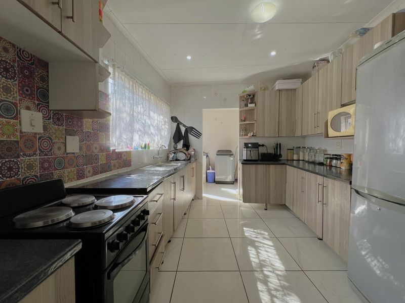 Spacious Family Home on a large Stand in Popular Ext 11 - Photo 2