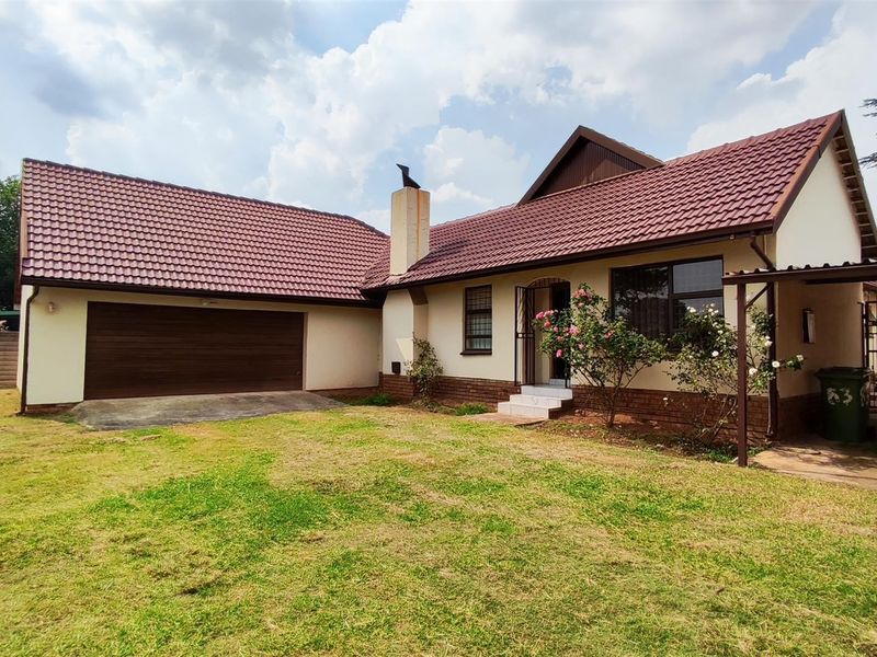 Charming Home For Sale in Brackendowns! - Photo 1
