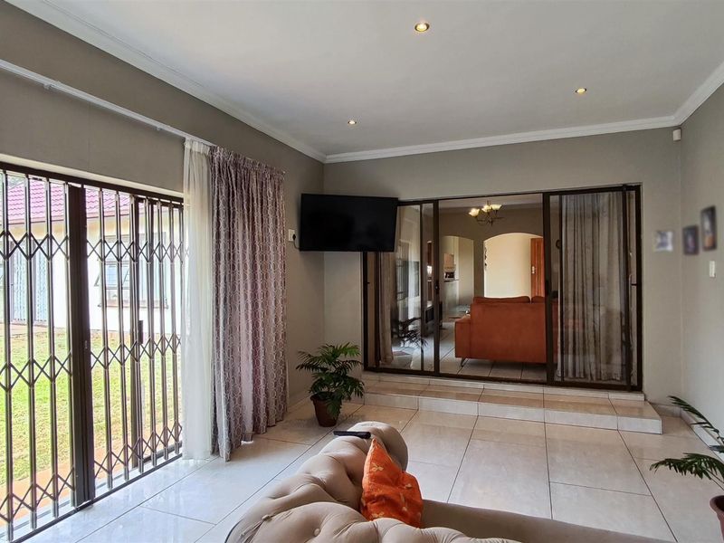 Charming Home For Sale in Brackendowns! - Photo 6