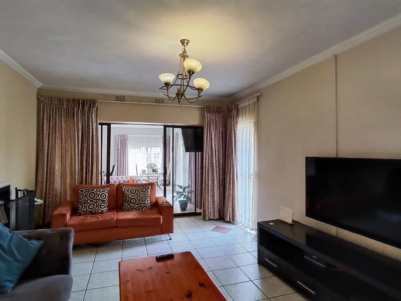 Charming Home For Sale in Brackendowns! - Photo 4