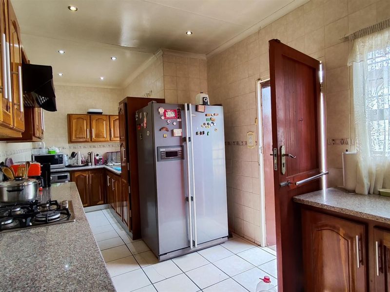 Charming Home For Sale in Brackendowns! - Photo 9
