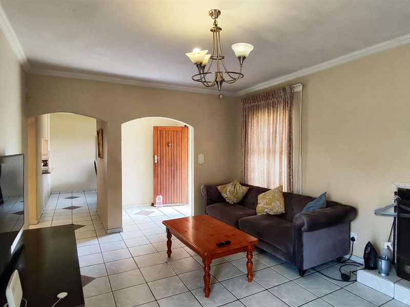 Charming Home For Sale in Brackendowns! - Photo 5