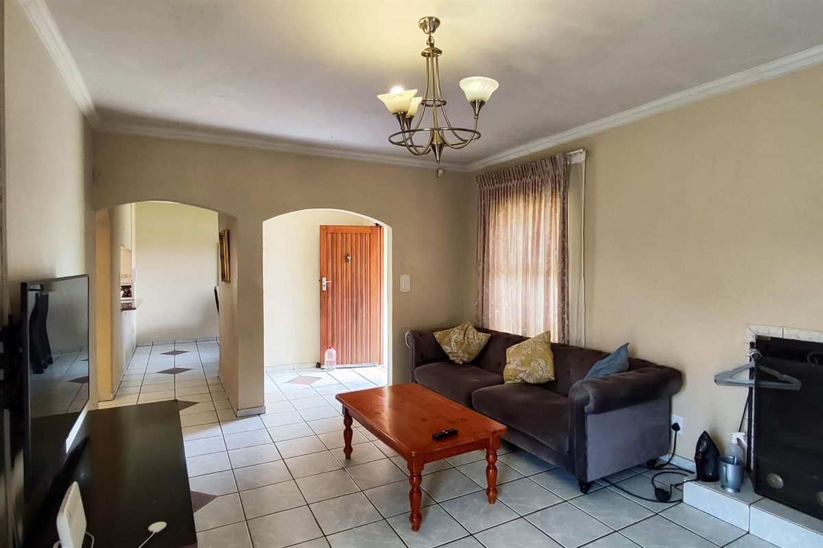 Charming Home For Sale in Brackendowns! - Photo 5