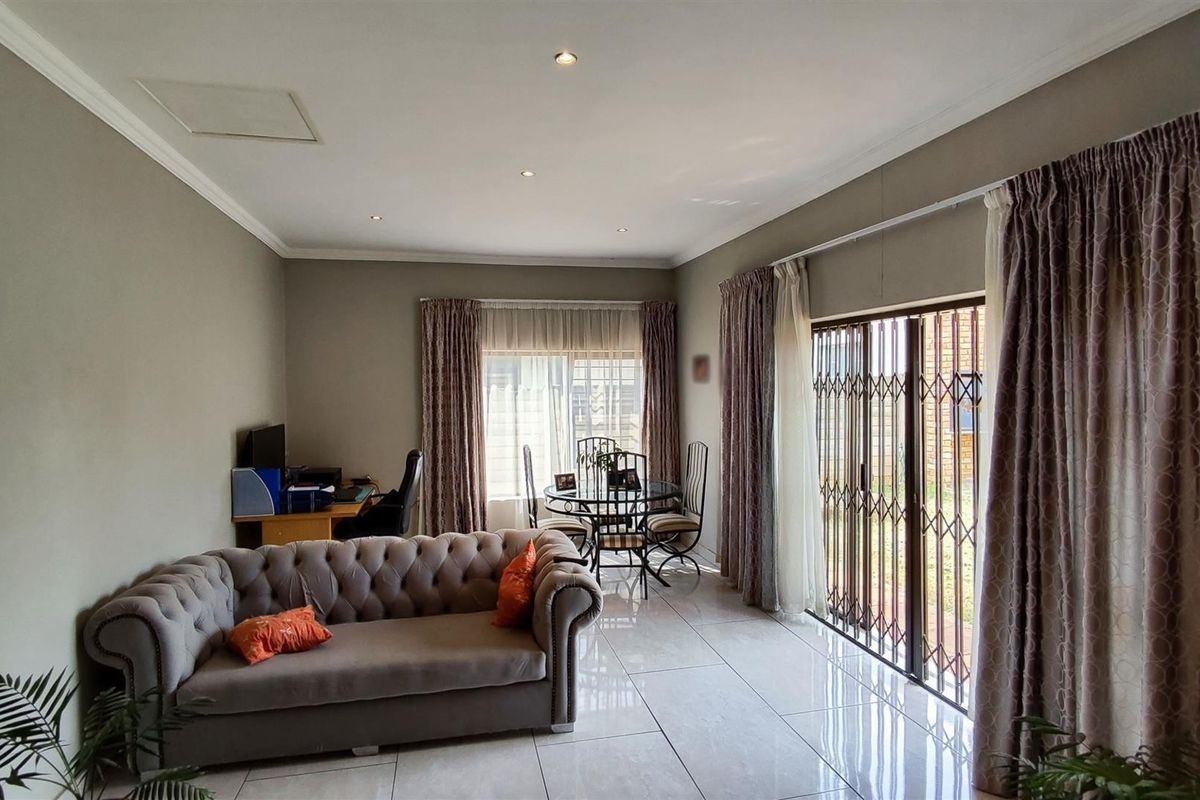 Charming Home For Sale in Brackendowns! - Photo 3