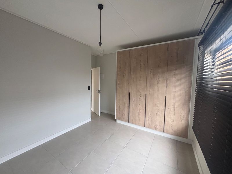 Modem 3 bed corner unit for rent! - Photo 10