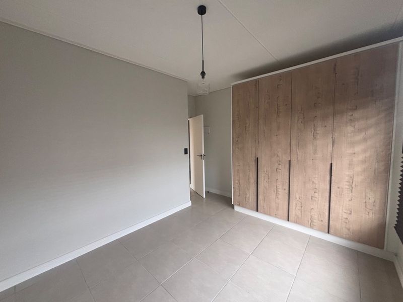 Modem 3 bed corner unit for rent! - Photo 9