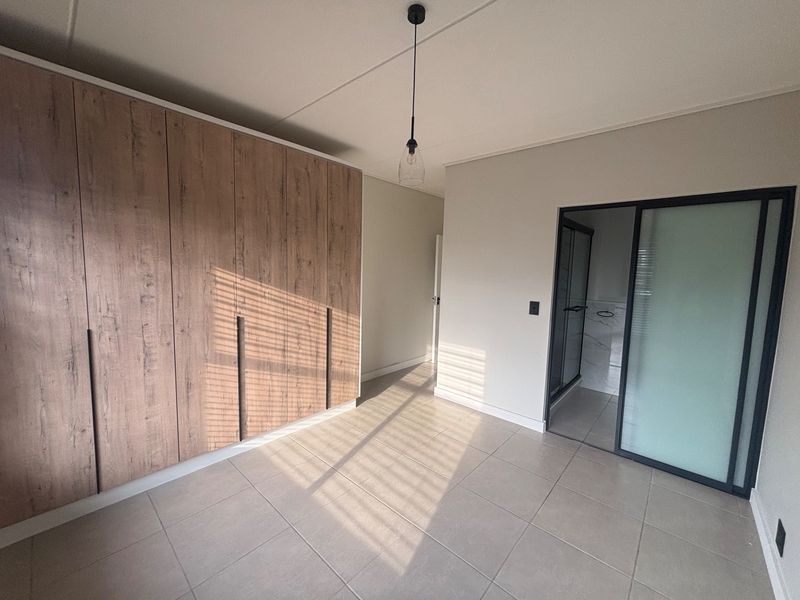Modem 3 bed corner unit for rent! - Photo 7