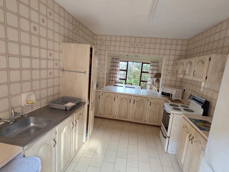 Beautiful Beachfront Duplex For Sale in Shelly Beach, KwaZulu Natal - Photo 9