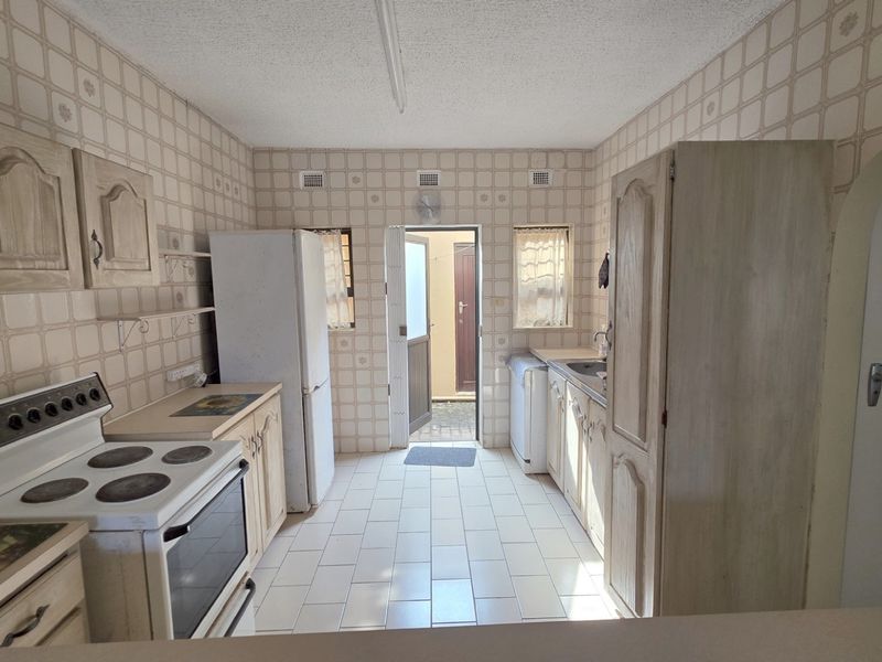 Beautiful Beachfront Duplex For Sale in Shelly Beach, KwaZulu Natal - Photo 7