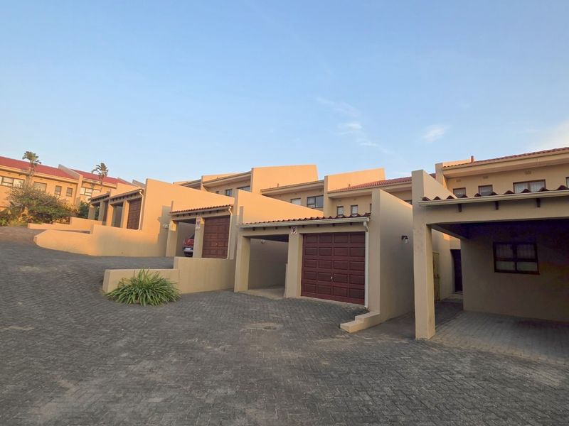 Beautiful Beachfront Duplex For Sale in Shelly Beach, KwaZulu Natal - Photo 2