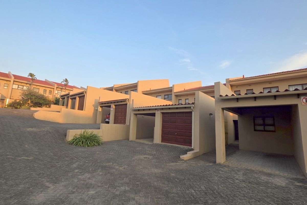 Beautiful Beachfront Duplex For Sale in Shelly Beach, KwaZulu Natal - Photo 2