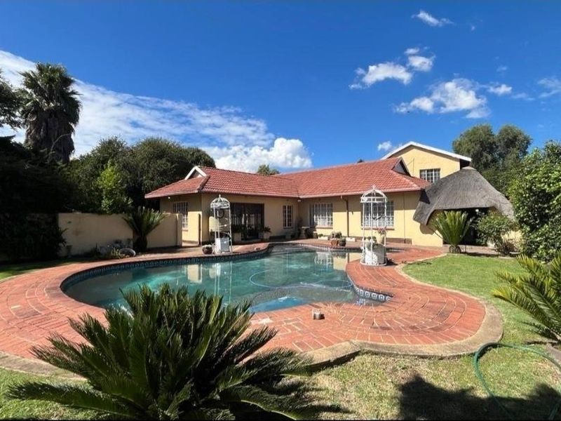 Versatile Family Living with a Modern Granny Flat And Excellent Income Potential! - Photo 1