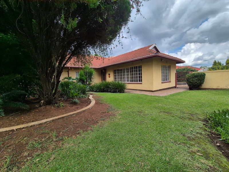 Versatile Family Living with a Modern Granny Flat And Excellent Income Potential! - Photo 2