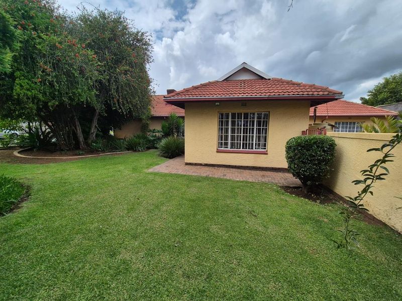 Versatile Family Living with a Modern Granny Flat And Excellent Income Potential! - Photo 3