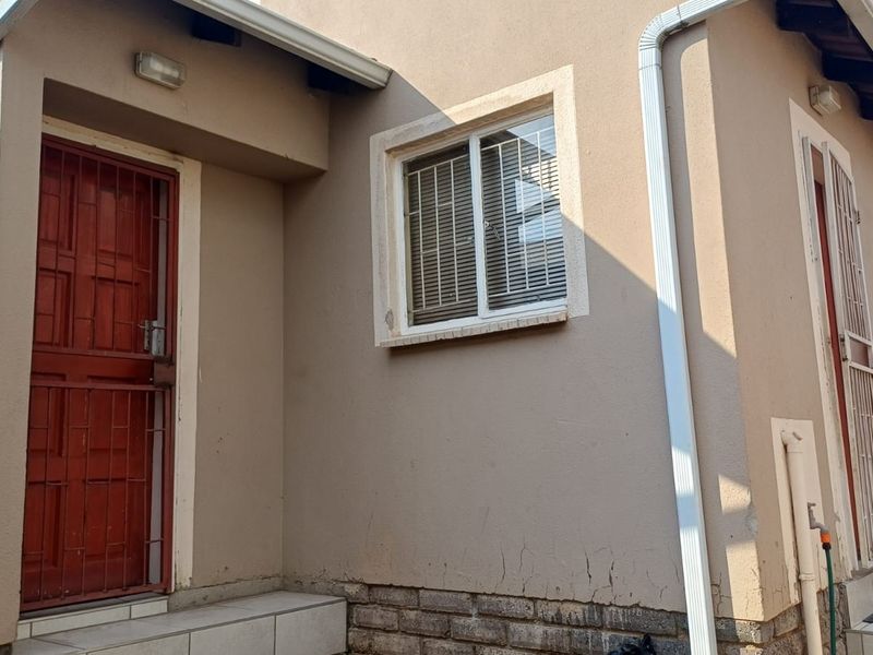 Three bedroom property for sale in Tasbet Park - Photo 6