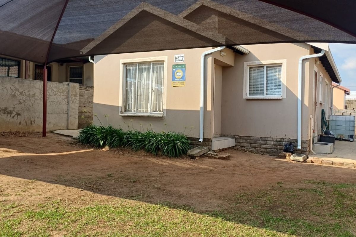 Three bedroom property for sale in Tasbet Park - Photo 2