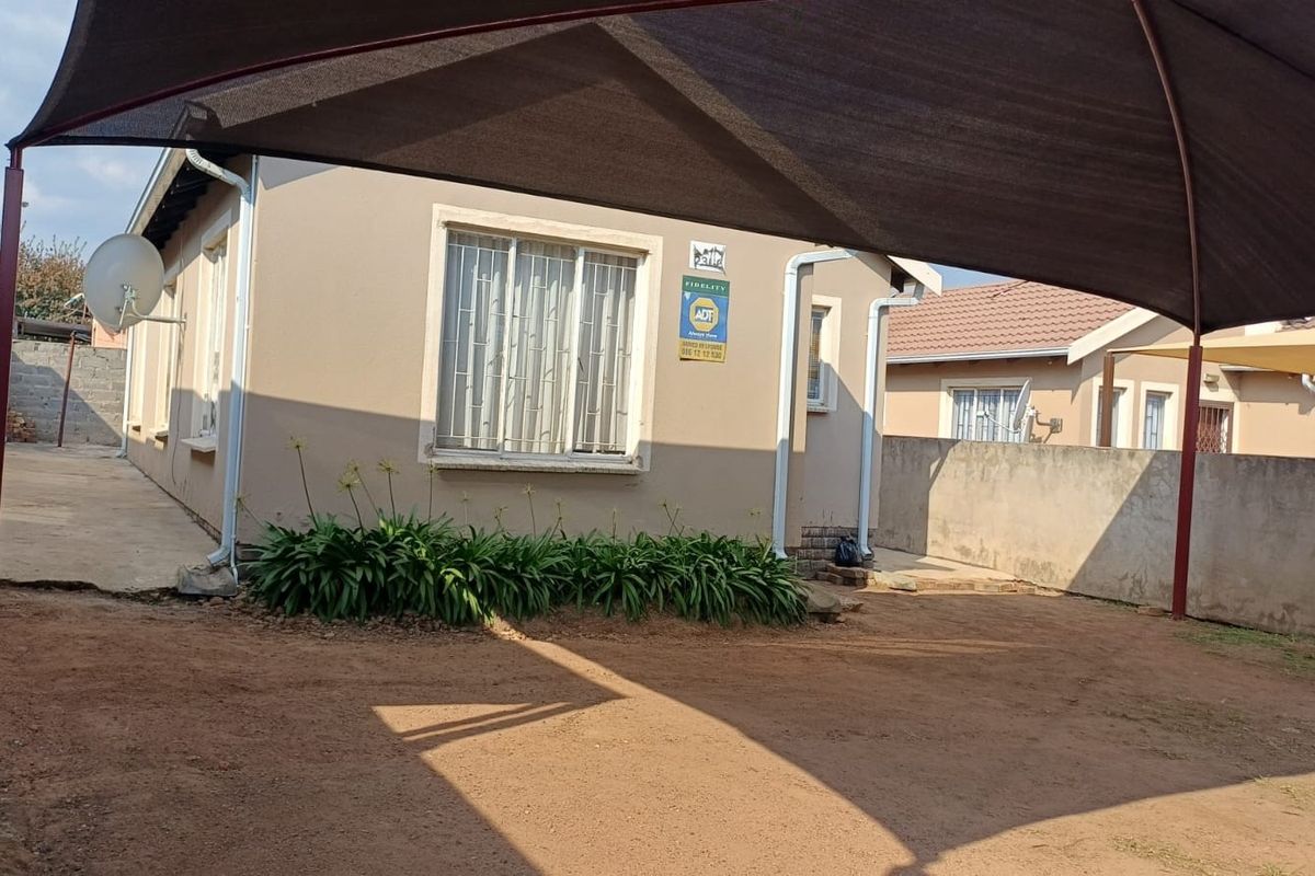 Three bedroom property for sale in Tasbet Park - Photo 5