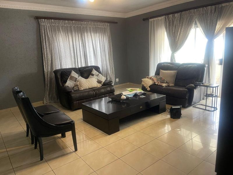 House For Sale in Oakdene, Johannesburg - Photo 8