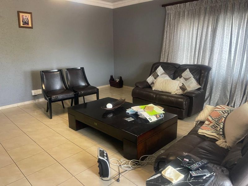House For Sale in Oakdene, Johannesburg - Photo 7