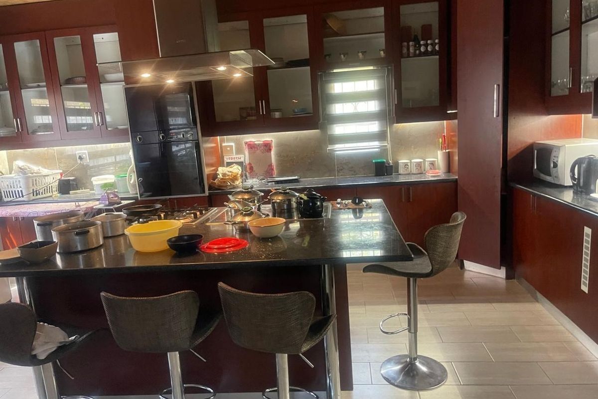 House For Sale in Oakdene, Johannesburg - Photo 2