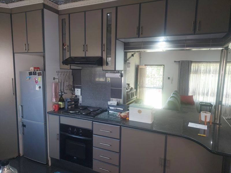 3 Bedroom House For Sale In Pinetown with Huge Land - Photo 7