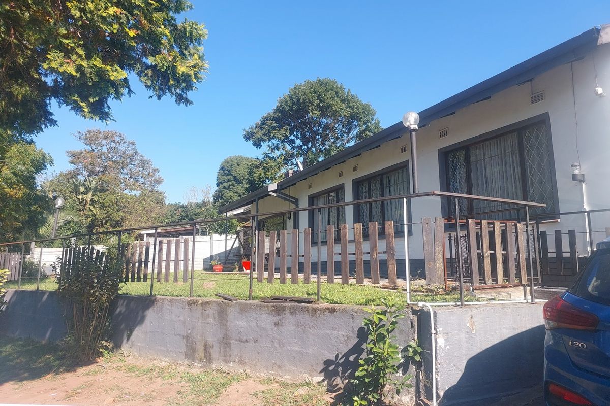 3 Bedroom House For Sale In Pinetown with Huge Land - Photo 2